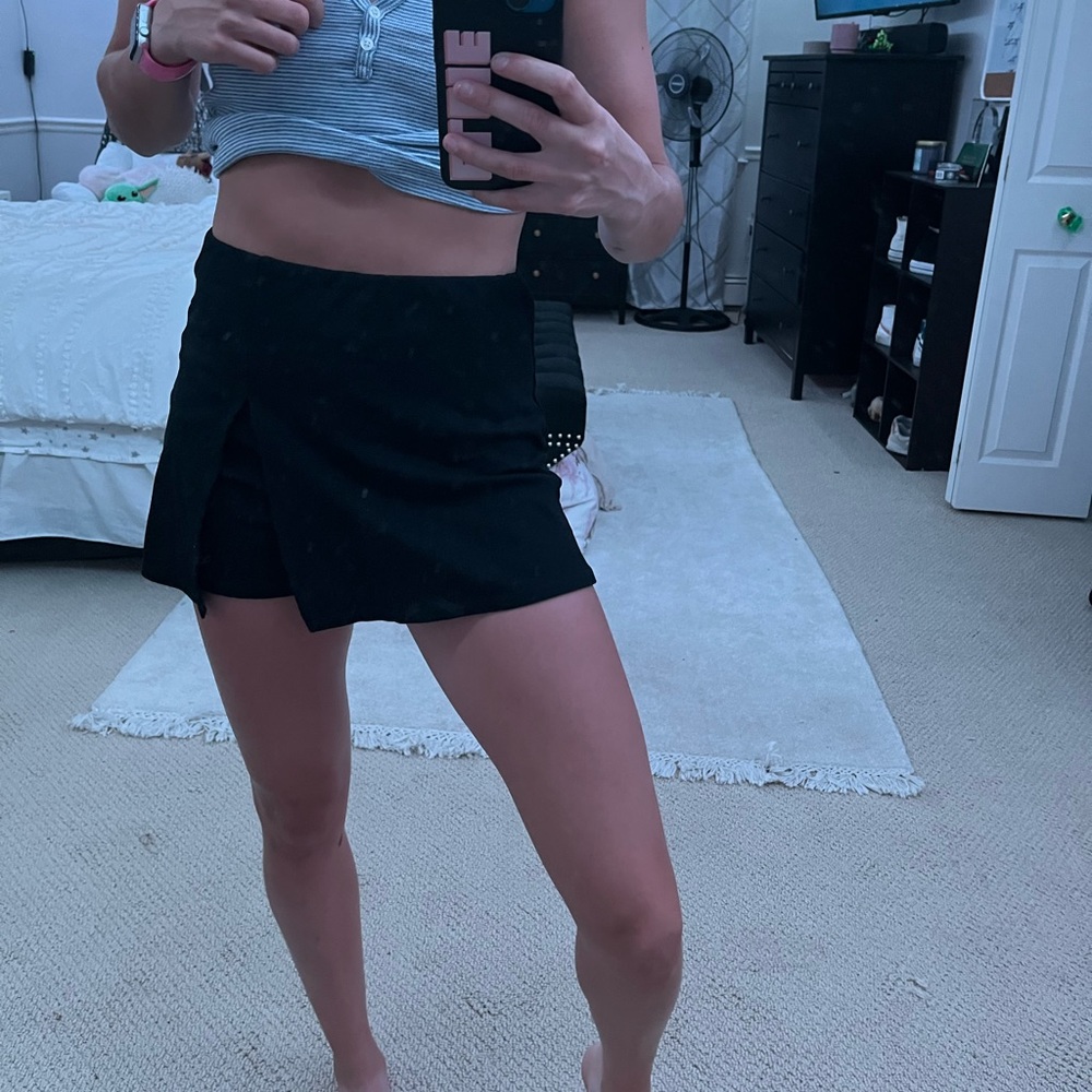 Black Leg-Slit Skort